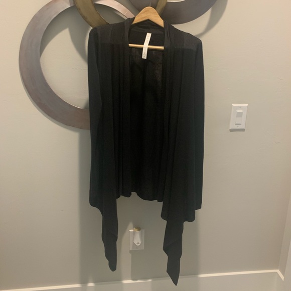 Lululemon Universal Wrap - Picture 8 of 12